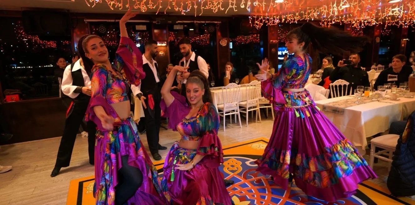 Istanbul Bosphorus Dinner Cruise With Live Shows Ticket
