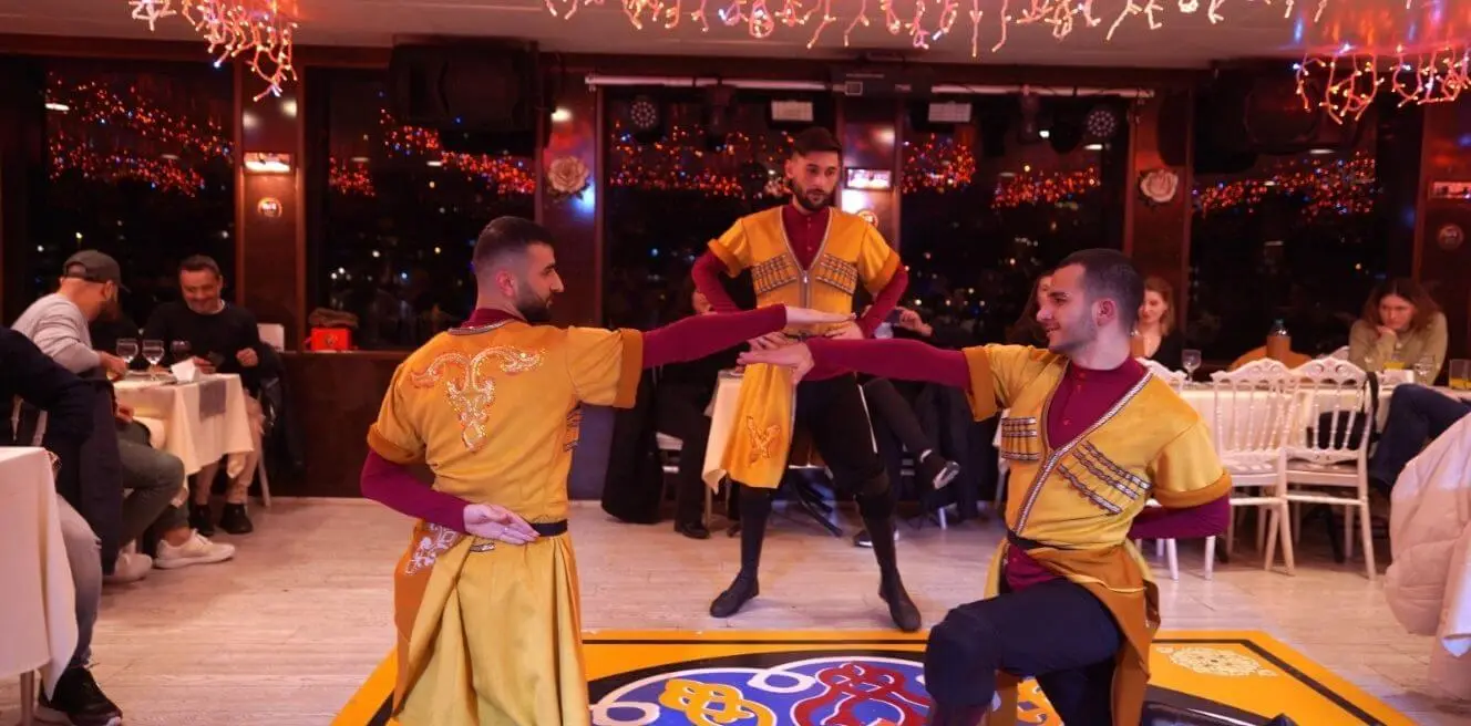 Istanbul Bosphorus Dinner Cruise With Live Shows Ticket