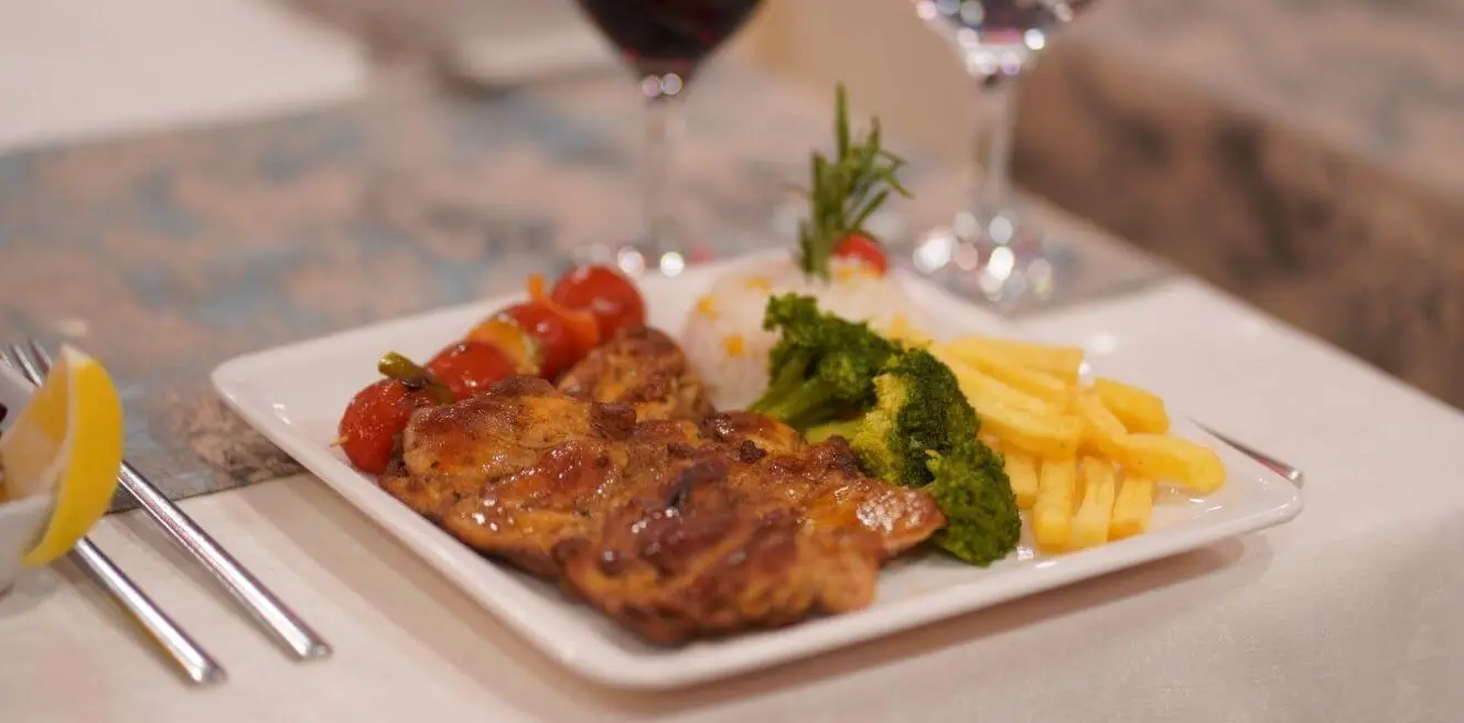 Istanbul Bosphorus Dinner Cruise With Live Shows Ticket