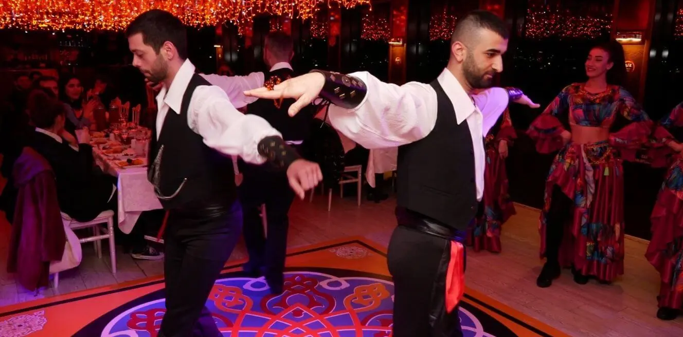 Istanbul Bosphorus Dinner Cruise With Live Shows Ticket